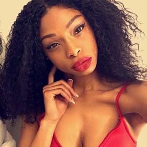 Meet your Posher, Lexie